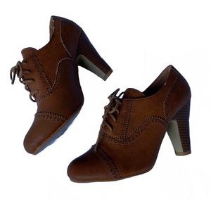 Lace Up Oxford Heel